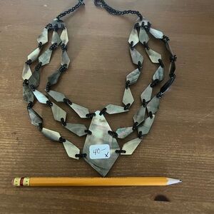 Beautiful mother of pearl necklace good for any occasion and outfit.